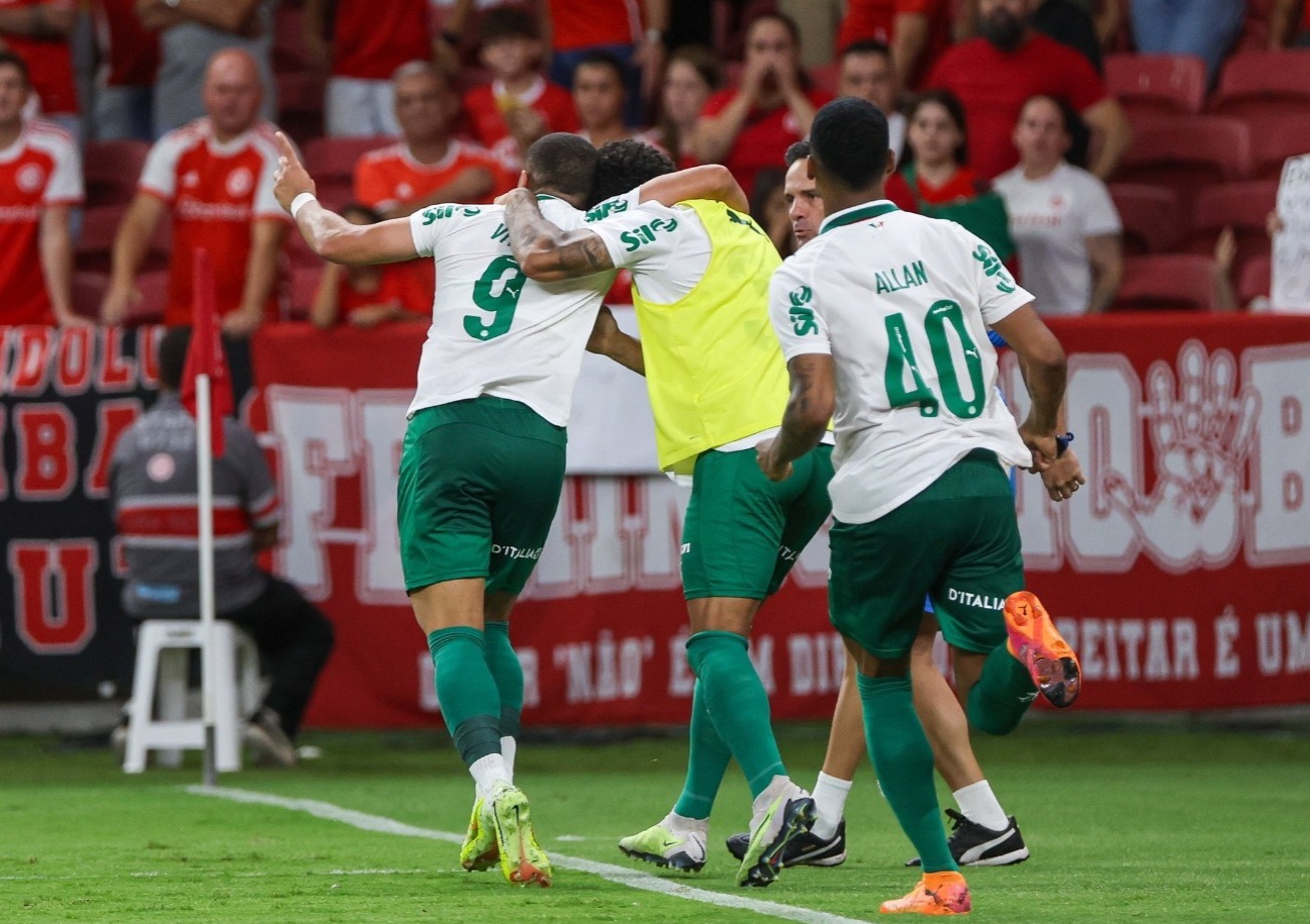 Palmeiras vence e embola lideran�a do Brasileir�o com S�o Paulo, Fluminense e Bahia