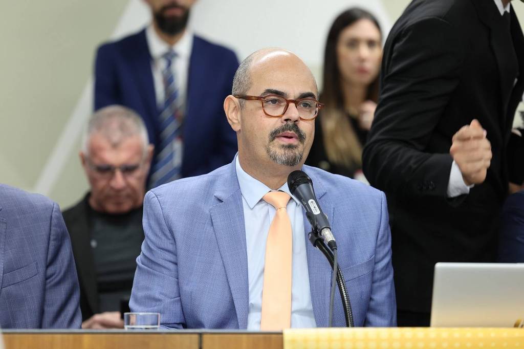 Coluna Painel da Folha: novo marqueteiro na pol�tica mineira