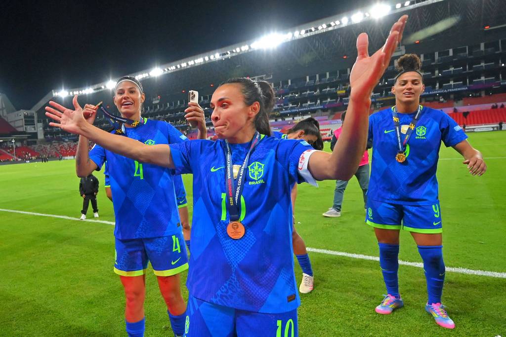 Marta volta a decidir para o Brasil e mostra que ainda  mais do que um smbolo