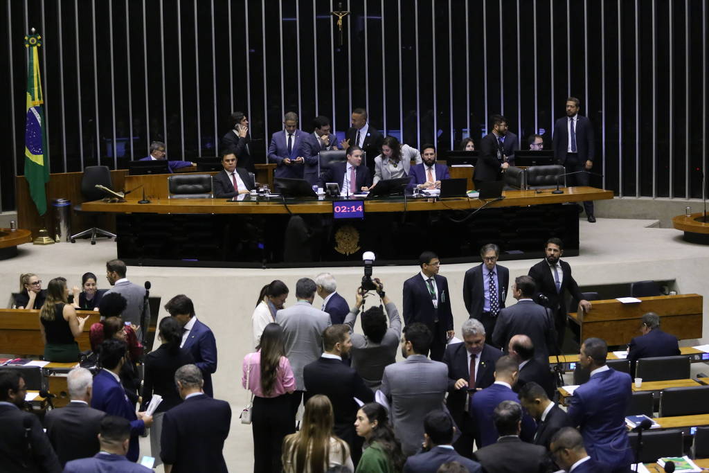 Lobby de indstria e comrcio atuou contra licena-paternidade, e benefcio foi limitado a 20 dias
