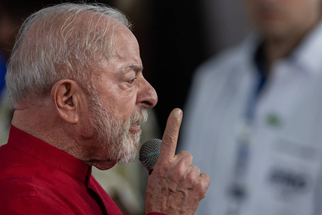Lula cobra em reuni�o pressa para reagir a Fl�vio Bolsonaro