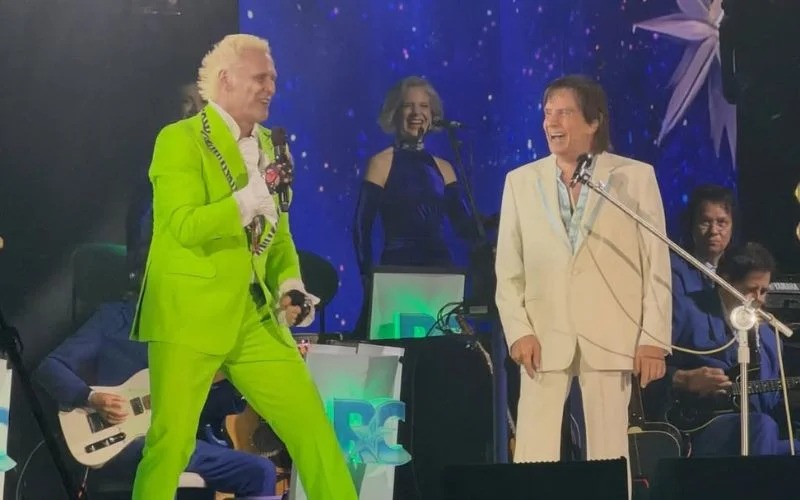 Roberto Carlos canta Garota de Berlim com Supla durante especial em Gramado; confira o repert�rio do show