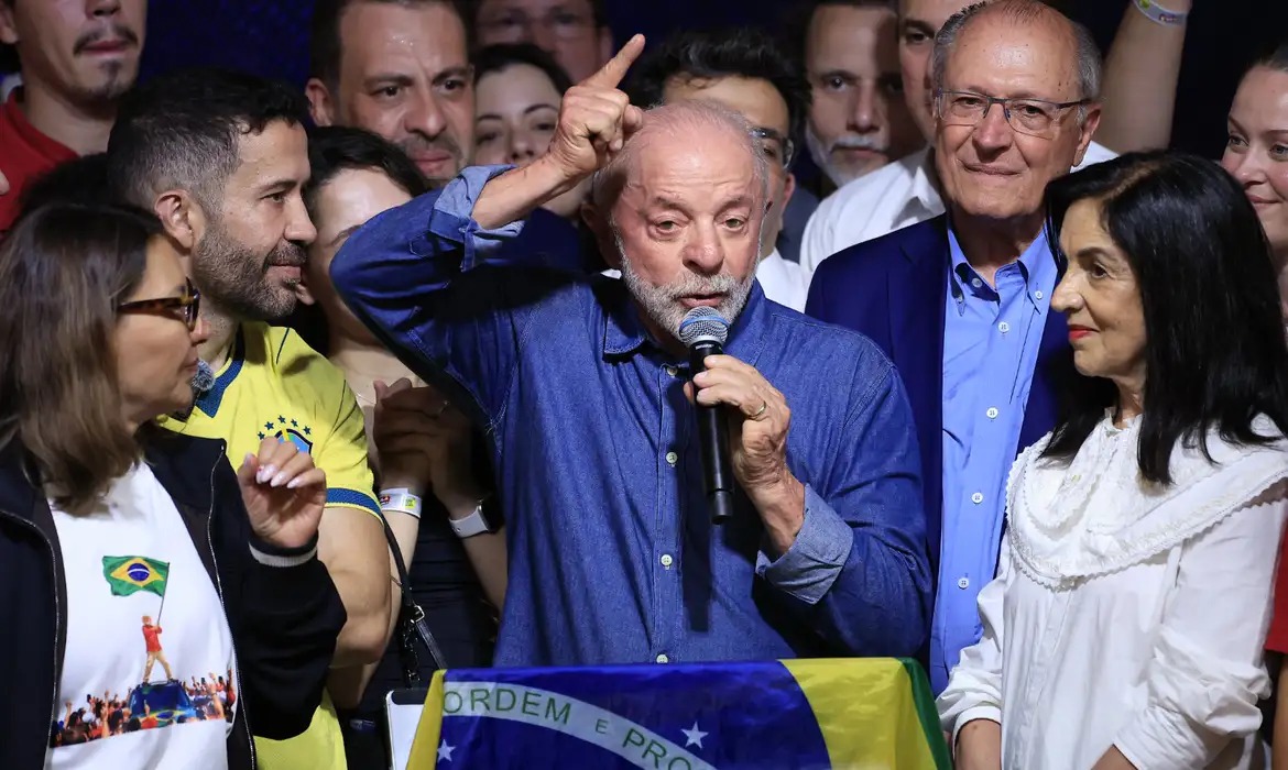 ''Vamos mudar o jeito de governar este pa�s'', diz Lula
