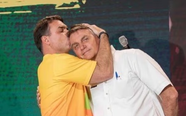 Fl�vio confirma que foi escolhido por Jair Bolsonaro como candidato a presidente