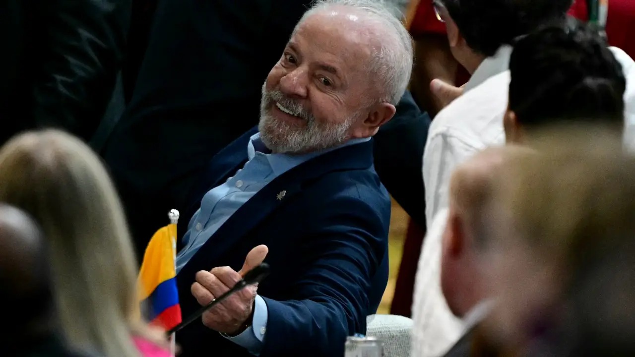 Ego inflado aprisiona a pol�tica, por Murillo de Arag�o