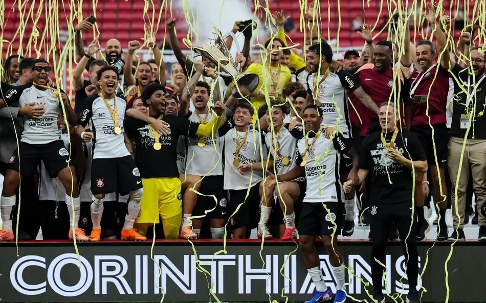 Corinthians ignora estreia de Paquet�, vence o Flamengo e � campe�o da Supercopa Rei