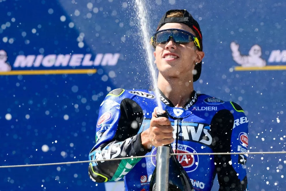 Diogo Moreira � campe�o da Moto2 2025 e faz hist�ria para o motociclismo brasileiro