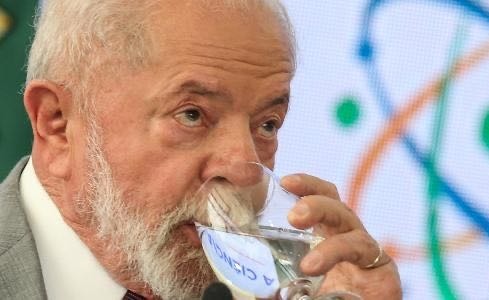 Genial/Quaest: Lula venceria nomes da direita no 2� turno, incluindo Fl�vio