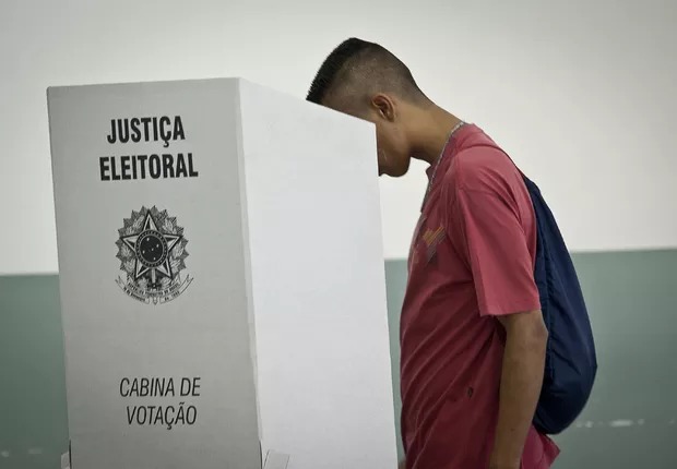 'O eleitor brasileiro est� desanimado', alerta Felipe Nunes