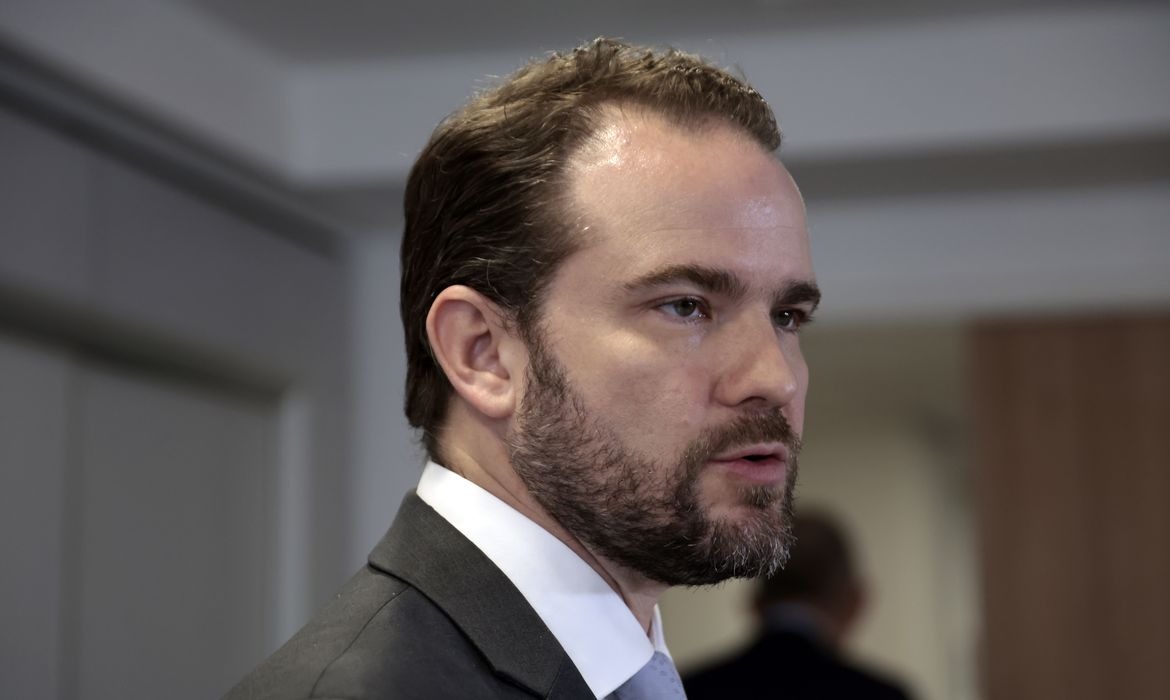 Novo Desenrola j� beneficiou 6 milh�es de pessoas, diz Dario Durigan