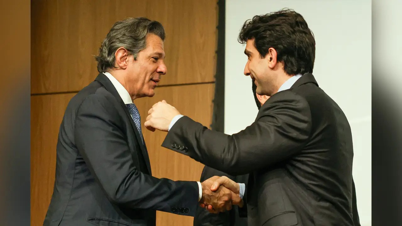Em caminhos opostos, Gal�polo conquista mercado e Haddad esgota capital pol�tico