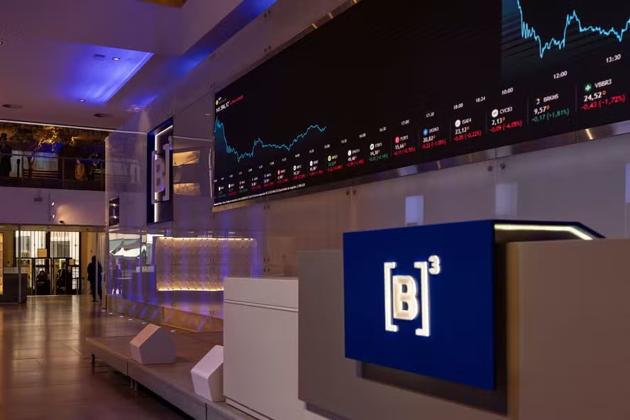 Estrangeiro 'inunda' B3 com R$ 8,7 bilhões e impulsiona disparada do Ibovespa