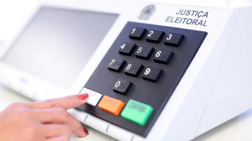 Paes tem 43,1% e Douglas Ruas, 26,7% no RJ no 1� turno, diz pesquisa