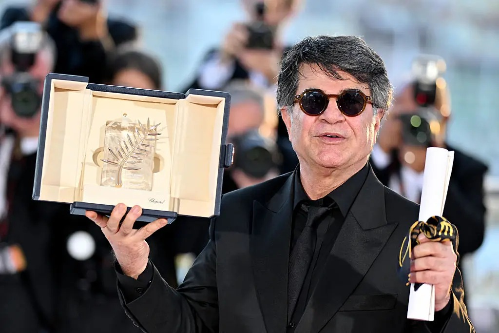 Vencedor da Palma de Ouro, cineasta Jafar Panahi � condenado a pris�o no Ir�