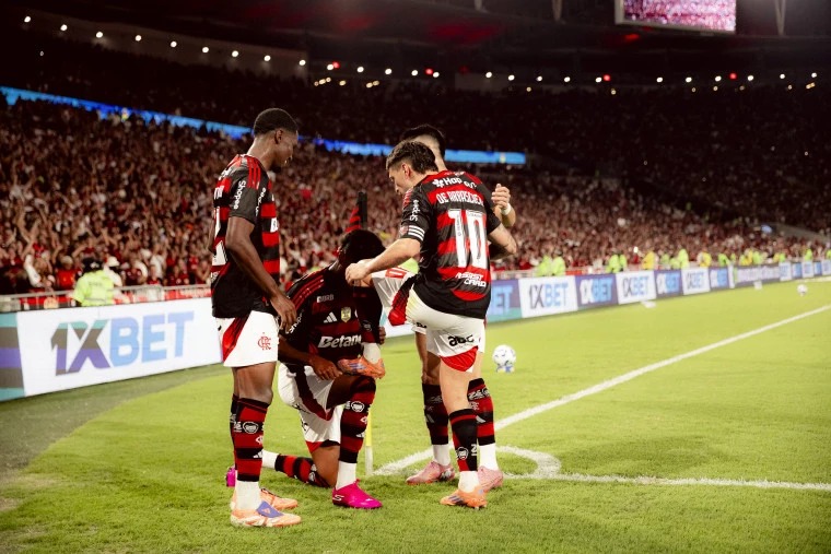 Flamengo dispara na lideran�a do Brasileir�o e Palmeiras v� t�tulo mais distante