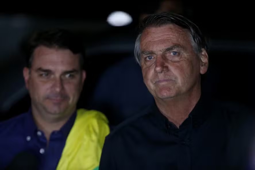 Jogo Pol�tico: Como foi a conversa de Fl�vio e Jair Bolsonaro sobre Vorcaro, e o desgaste do chefe de comunica��o da campanha