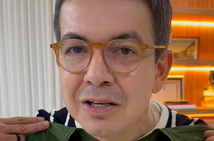 Randolfe Rodrigues homenageia Alexandre de Moraes e time do Corinthians