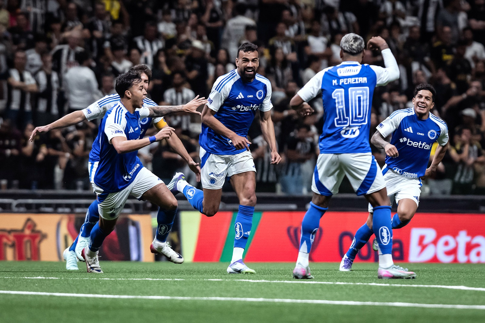 Cruzeiro e Corinthians saem em vantagem nas quartas de final da Copa do Brasil 