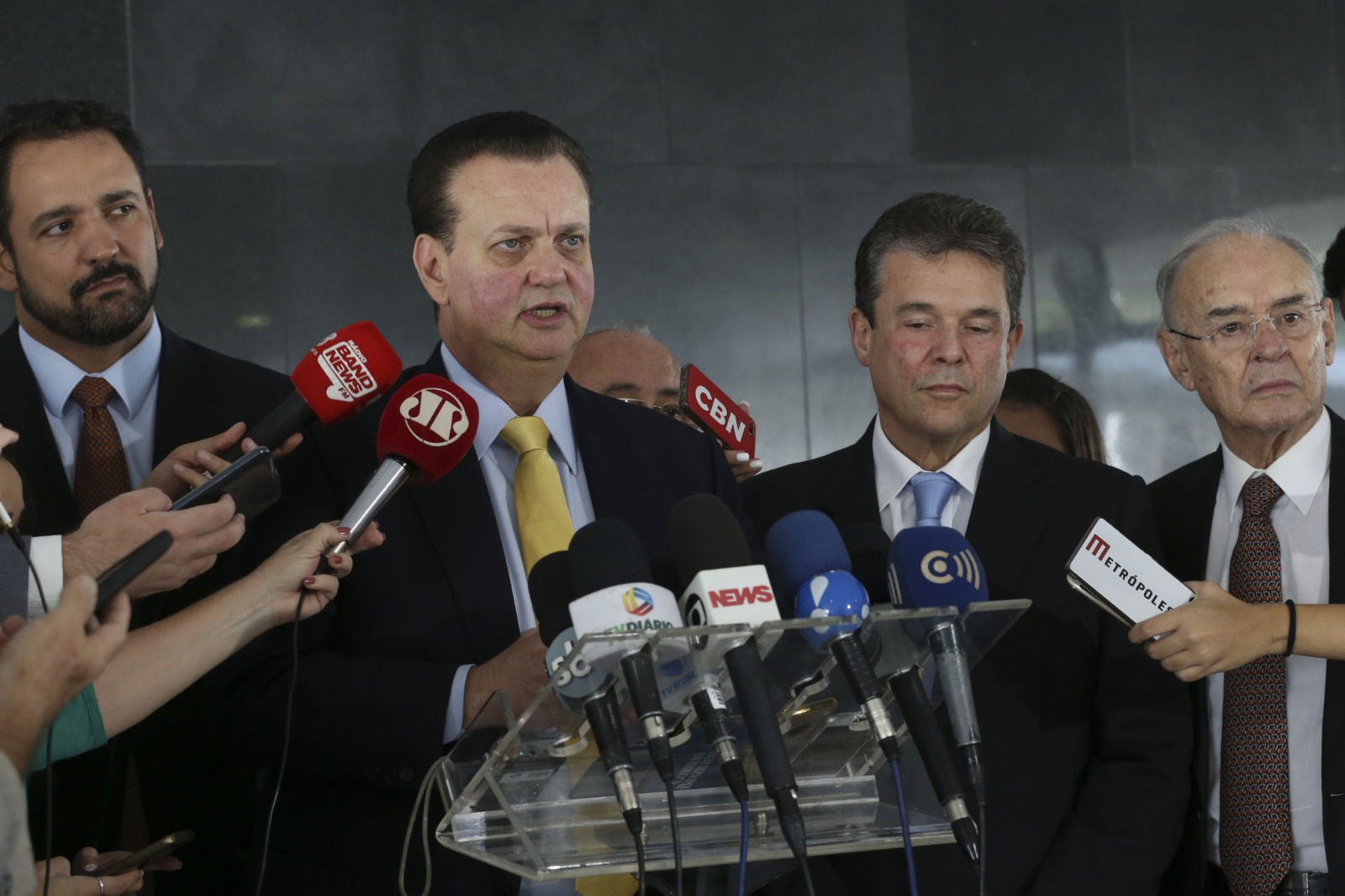 PL se esfor�a para jogar PSD no colo de Lula ainda no 1� turno