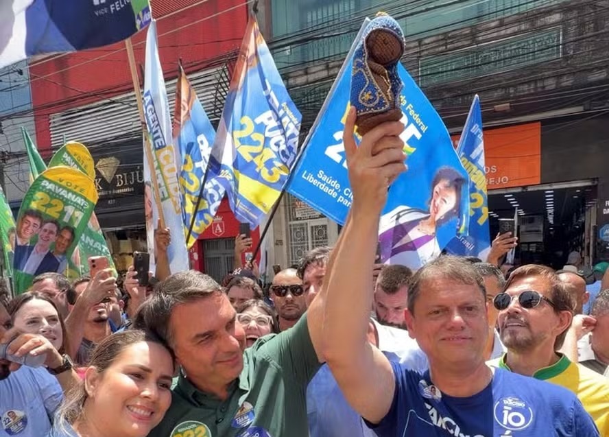 Desgaste com 'caso Nossa Senhora' e acirramento da disputa com Lula levam Fl�vio a mudar c�lculo e decidir ir ao debate da Globo