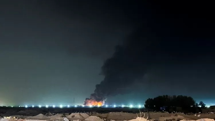 Ir� ataca bases de Israel, atinge instala��es de petr�leo e acirra guerra